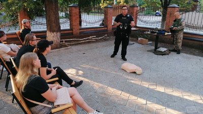 "Людина може бути свідком різних ситуацій". У Кропивницькому вчать надавати домедичну допомогу