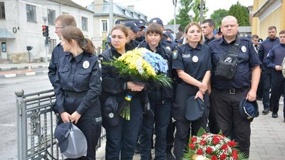 На Тернопільщині попрощалися із патрульним Даниїлом Сафоновим На Тернопільщині попрощалися із патрульним Даниїлом Сафоновим