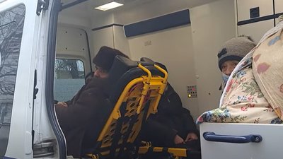 Поліцейські розповіли, як евакуювали з Авдіївки родину, собак та голубів Поліцейські розповіли, як евакуювали з Авдіївки родину, собак та голубів