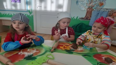 "Ми - помічники святого Миколая". 400 пряників виготовили вихованці Тернопільського дитсадка