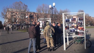 Херсонці організували виставку, присвячену подіям на Майдані, та відслужили молебень за загиблими