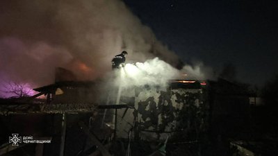 На Чернігівщині російський дрон влучив по території підприємства, що виготовляє продукти