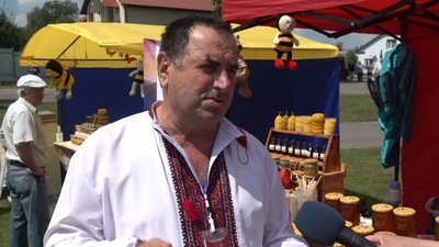 Пасічники з Тернопільщини порадили, як вибрати мед Пасічники з Тернопільщини порадили, як вибрати мед