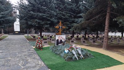 Могила Геннадія Кернеса 14 грудня 2021 року
