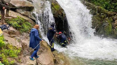 Смерть школяра на водоспаді: львівську вчительку звільнили від кримінальної відповідальності