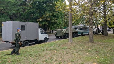 Силовики, бронетехніка та заручники: у Миколаєві відбулись антитерористичні навчання Силовики, бронетехніка та заручники: у Миколаєві відбулись антитерористичні навчання
