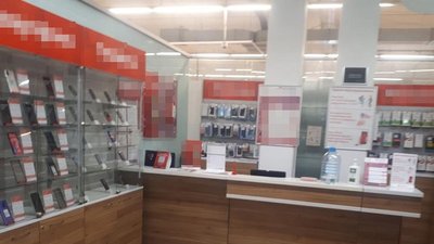 Проломив молотком голову продавчині, щоб вкрасти телефон - у Запоріжжі чоловік вчинив розбій у ТЦ