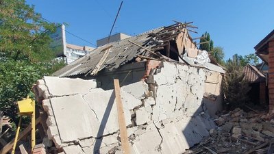 Херсон, обстріли РФ, будинок, паркан