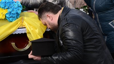 У Рівному попрощалися із загиблим військовим Сергієм Юрчилом У Рівному попрощалися із загиблим військовим Сергієм Юрчилом