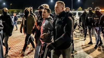 "Абсолютний скандал". Футболістів "Легії" затримали в Нідерландах після заворушень на матчі Ліги конференцій: що сталося