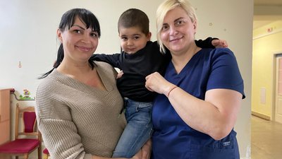 У Львові хірурги прооперували дитину з рідкісним зрощенням кісток передпліччя