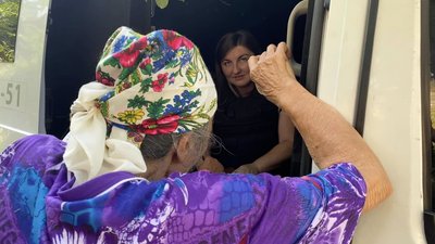 Як працює пошта під час війни: історія листоноші з Донеччини Як працює пошта під час війни: історія листоноші з Донеччини