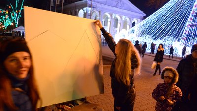 30 полтавців взяли участь у створенні спільної картини 30 полтавців взяли участь у створенні спільної картини