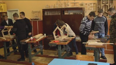 «Нагодуй птаха взимку»: вінницькі школярі змайстрували дві тисячі годівниць