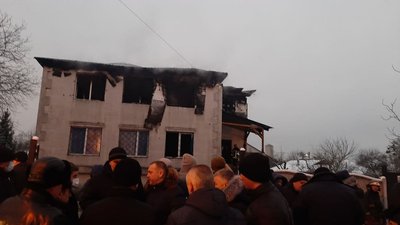 Пожежа у будинку з літніми людьми у Харкові: фото з місця події
