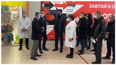 У Запоріжжі відкрили три додаткових центри вакцинації. На відкриття приїхав Ляшко У Запоріжжі відкрили три додаткових центри вакцинації. На відкриття приїхав Ляшко