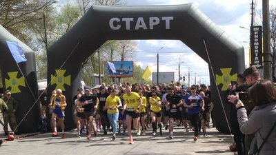 "Це треба робити щоденно". Благодійний забіг у Хмельницькому зібрав близько 1500 учасників