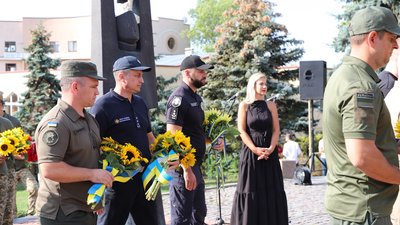 Пам'ять полеглих захисників України вшанували в Ужгороді