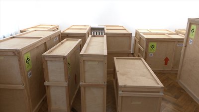 Обгортають та складають до дерев’яних контейнерів: у Черкасах картини рятують від війни Обгортають та складають до дерев’яних контейнерів: у Черкасах картини рятують від війни