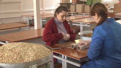 Почали робити смаколики для українських військових у перші дні повномасштабного вторгнення Росії на територію України Почали робити смаколики для українських військових у перші дні повномасштабного вторгнення Росії на територію України