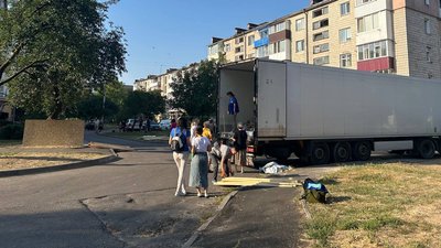 Вода і світло є, газу ще немає: мешканцям поруйнованого будинку у Луцьку продовжують надавати допомогу Вода і світло є, газу ще немає: мешканцям поруйнованого будинку у Луцьку продовжують надавати допомогу