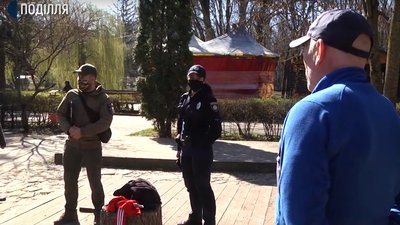 Правоохоронці перевіряють, адвокат пояснює: карантинні обмеження у Хмельницькому