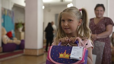 школа, 1 вересня, шкільний портфель, наплічник, карітас