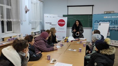 У Тернополі провели майстерклас "Хустина – оберіг жіночої краси" У Тернополі провели майстерклас "Хустина – оберіг жіночої краси"