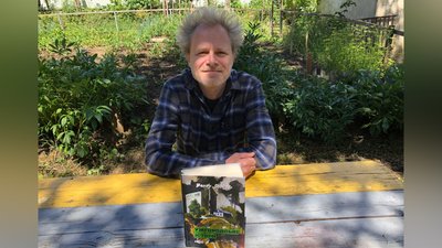 У Харкові через російську атаку згорів тираж книги Банди Шолтеса «Ужгородські історії»