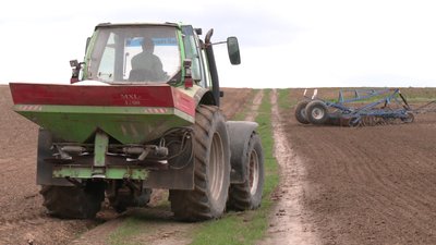 "Ми тут воюємо, щоб хліб був": як триває посівна на Рівненщині "Ми тут воюємо, щоб хліб був": як триває посівна на Рівненщині