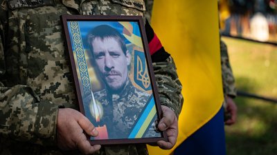 В Ужгороді попрощалися із полеглим захисником Іваном Карапою
