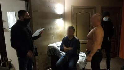 На Хмельниччині затримали двох чоловіків, яких підозрюють у викрадені понад 730 тисяч гривень