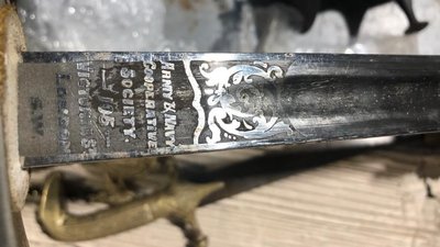 Посилка з Італії: антикварні шаблі та меч виявили прикордонники Закарпаття в авто львів'янина Посилка з Італії: антикварні шаблі та меч виявили прикордонники Закарпаття в авто львів'янина
