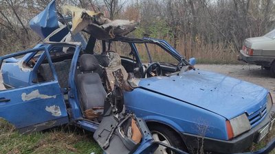 Наслідки атаки дрона на авто у Підлимані, 2 листопада 2025 року