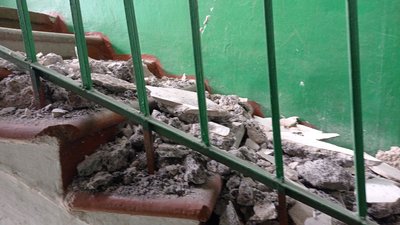 У Лебедині мешканці не можуть повернутися до своїх пошкоджених квартир У Лебедині мешканці не можуть повернутися до своїх пошкоджених квартир