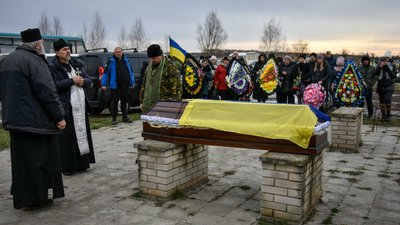 У Ніжині поховали бійця, який загинув на Херсонщині У Ніжині поховали бійця, який загинув на Херсонщині