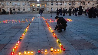 Колосся і свічки: у Черкасах молилися за померлих від голоду та запалили свічки пам'яті