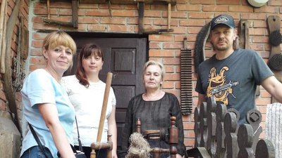 Сашко Положинський передав волинському музею старожитності, які зібрав його батько Сашко Положинський передав волинському музею старожитності, які зібрав його батько