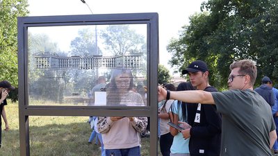 У Романові на Житомирщині встановили стенд 3D-візуалізації замку графа Ілінського У Романові на Житомирщині встановили стенд 3D-візуалізації замку графа Ілінського