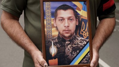 В Ужгороді попрощалися з військовослужбовцем Денисом Виднянським