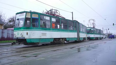 Причини з'ясовуються: у Житомирі трамвай зійшов з колій