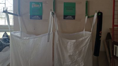 Папір, скло, пінопласт, пакети. У Дніпрі запрацювала станція сортування вторсировини Папір, скло, пінопласт, пакети. У Дніпрі запрацювала станція сортування вторсировини