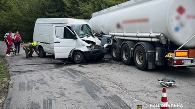 У Кременчуцькому районі 1.09. сталася ДТП: водія мікроавтобуса деблокували рятувальники