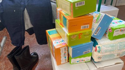 У Щербанівській громаді на Полтавщині переселенцям видають набори з осіннім одягом для дітей