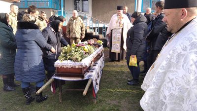 На Тернопільщині попрощалися з військовим Володимиром Матевощуком
