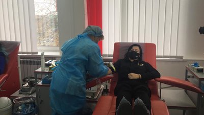 "Здай кров, врятуй життя": інспектори патрульної поліції Вінниччини стали донорами