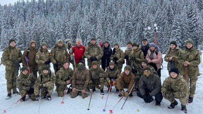 Курсанти з Тернопільщини до Дня Героїв Небесної Сотні піднялися на Говерлу Курсанти з Тернопільщини до Дня Героїв Небесної Сотні піднялися на Говерлу