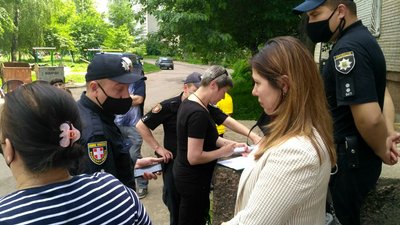 Затулило вікна. На будівництво у Луцьку викликали поліцію Затулило вікна. На будівництво у Луцьку викликали поліцію