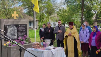 На Одещині відкрили меморіальну дошку, присвячену загиблому військовому На Одещині відкрили меморіальну дошку, присвячену загиблому військовому