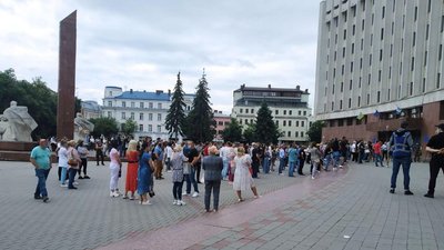 В Івано-Франківську підприємці протестують проти посилення карантину В Івано-Франківську підприємці протестують проти посилення карантину
